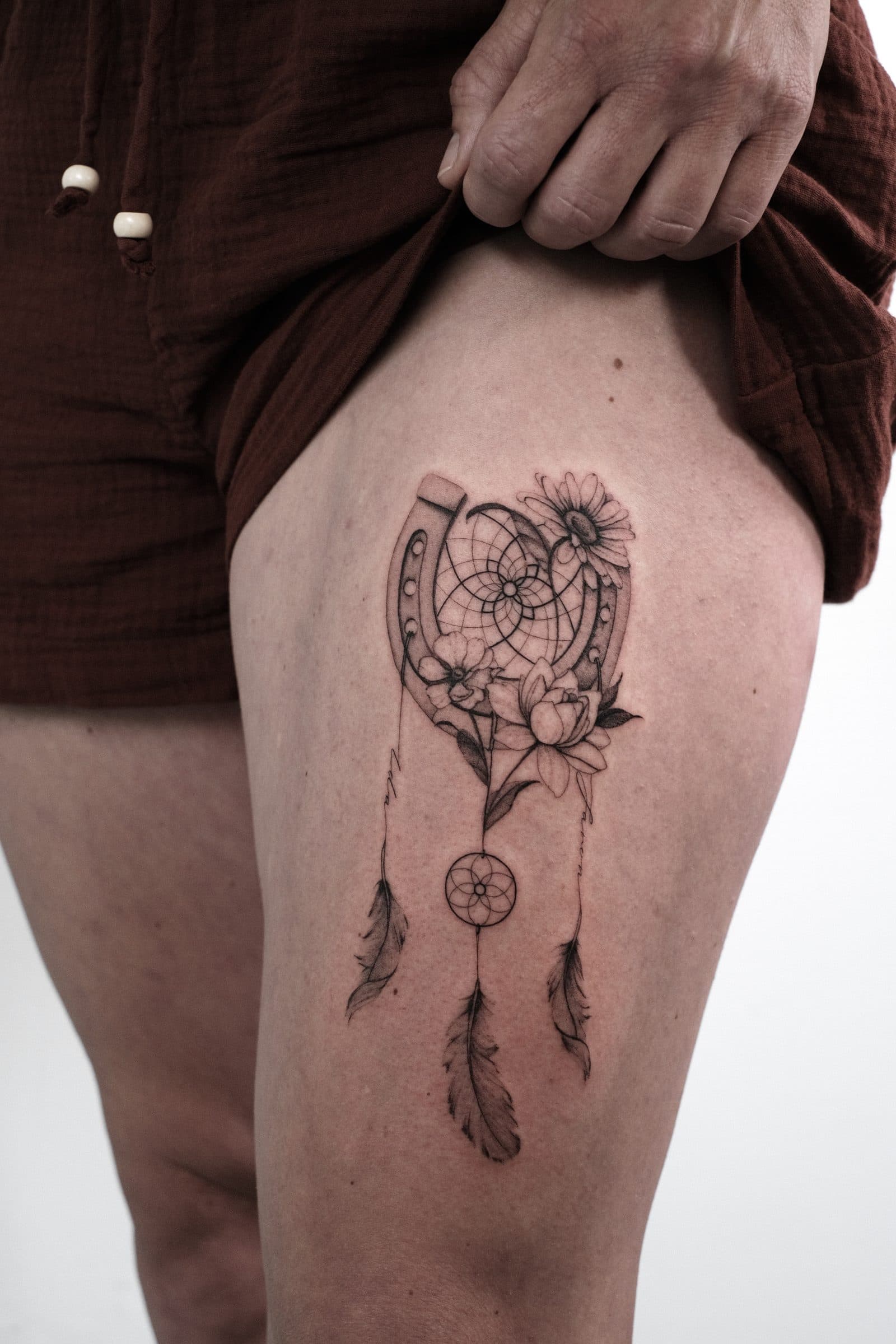 Conceptual Tattoo – Traumfänger Blumen – SIJA.INK Zürich