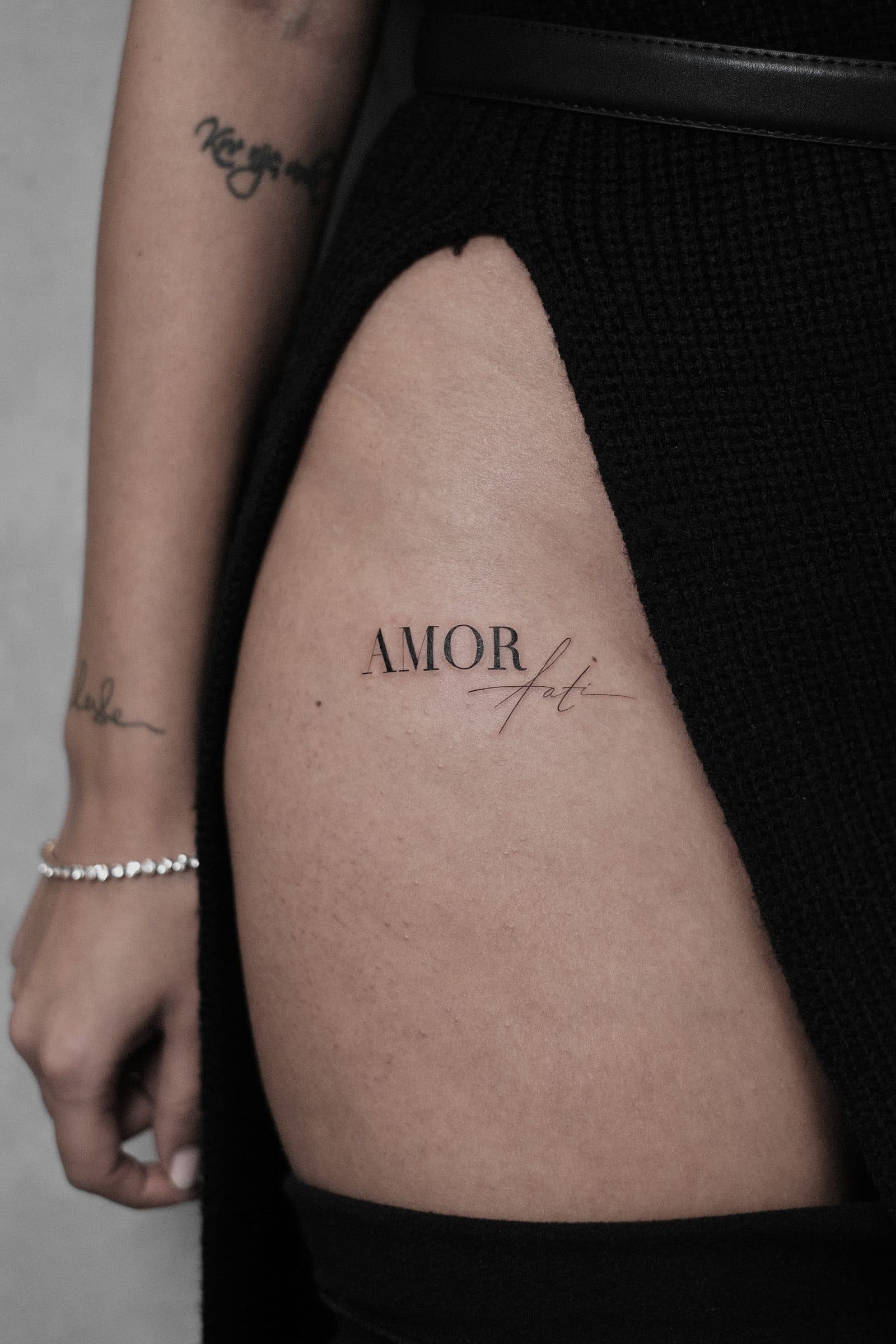 Fineline Tattoo – Amor Fati – SIJA.INK Zürich