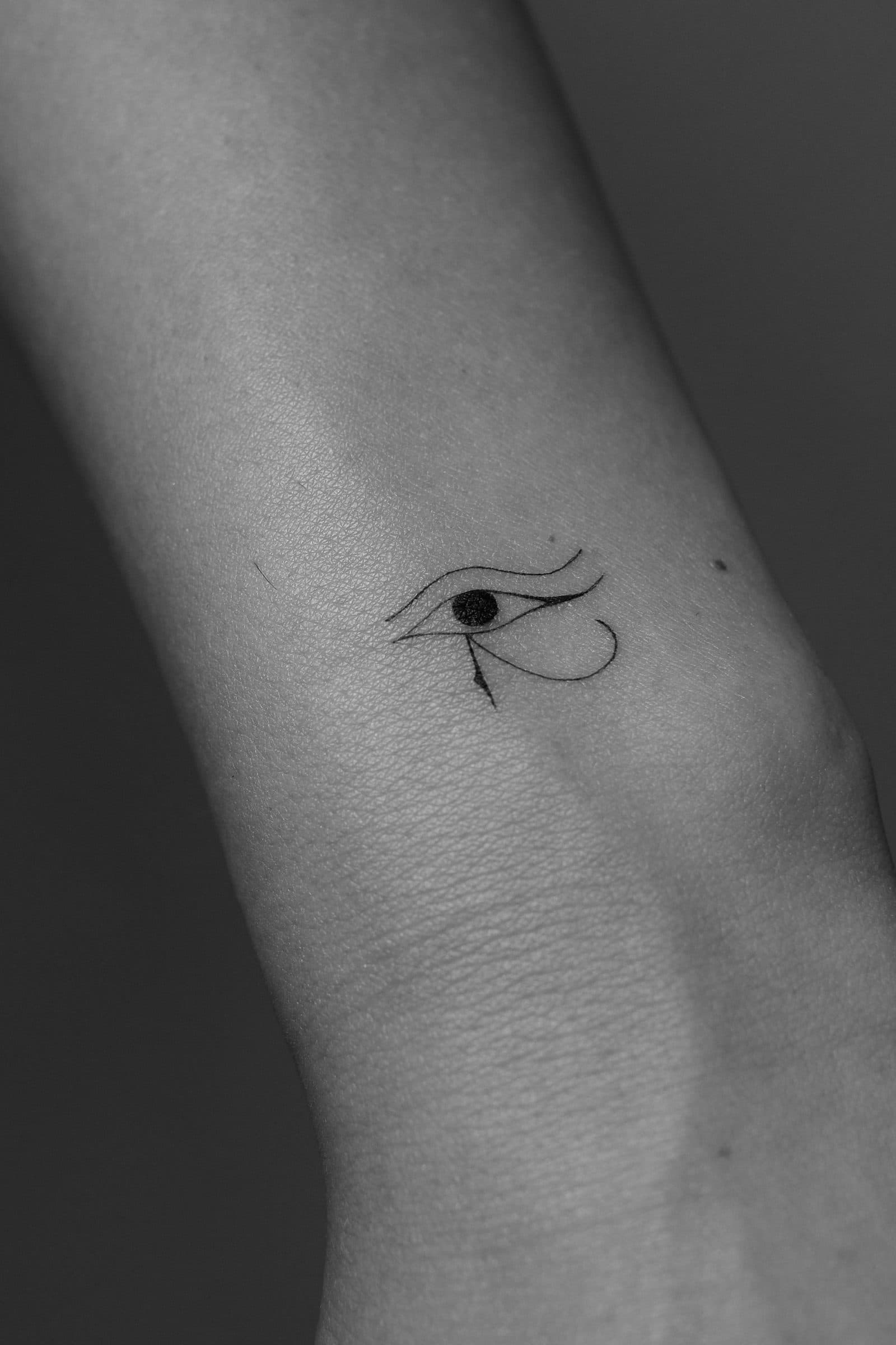 Fineline Tattoo – Horusauge – SIJA.INK Zürich