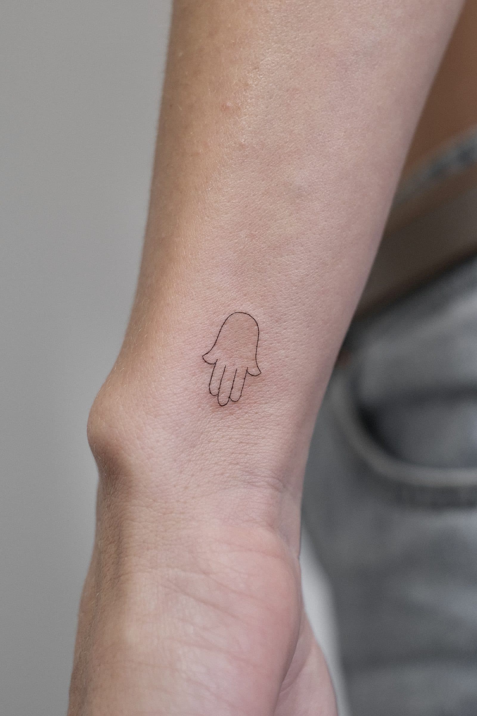 Fineline Tattoo – Hamsa – SIJA.INK Zürich