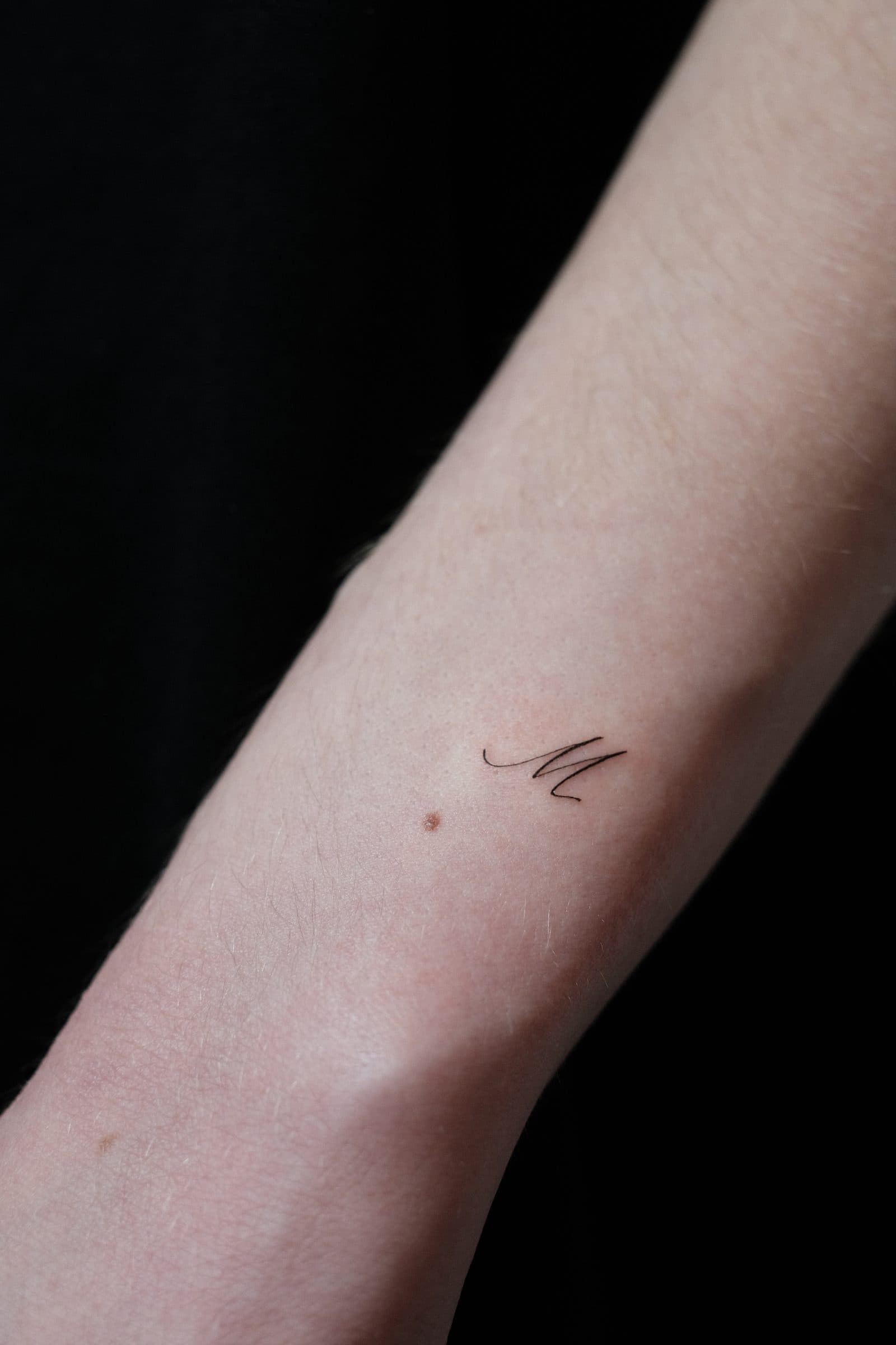 Fineline Tattoo – Initial – SIJA.INK Zürich