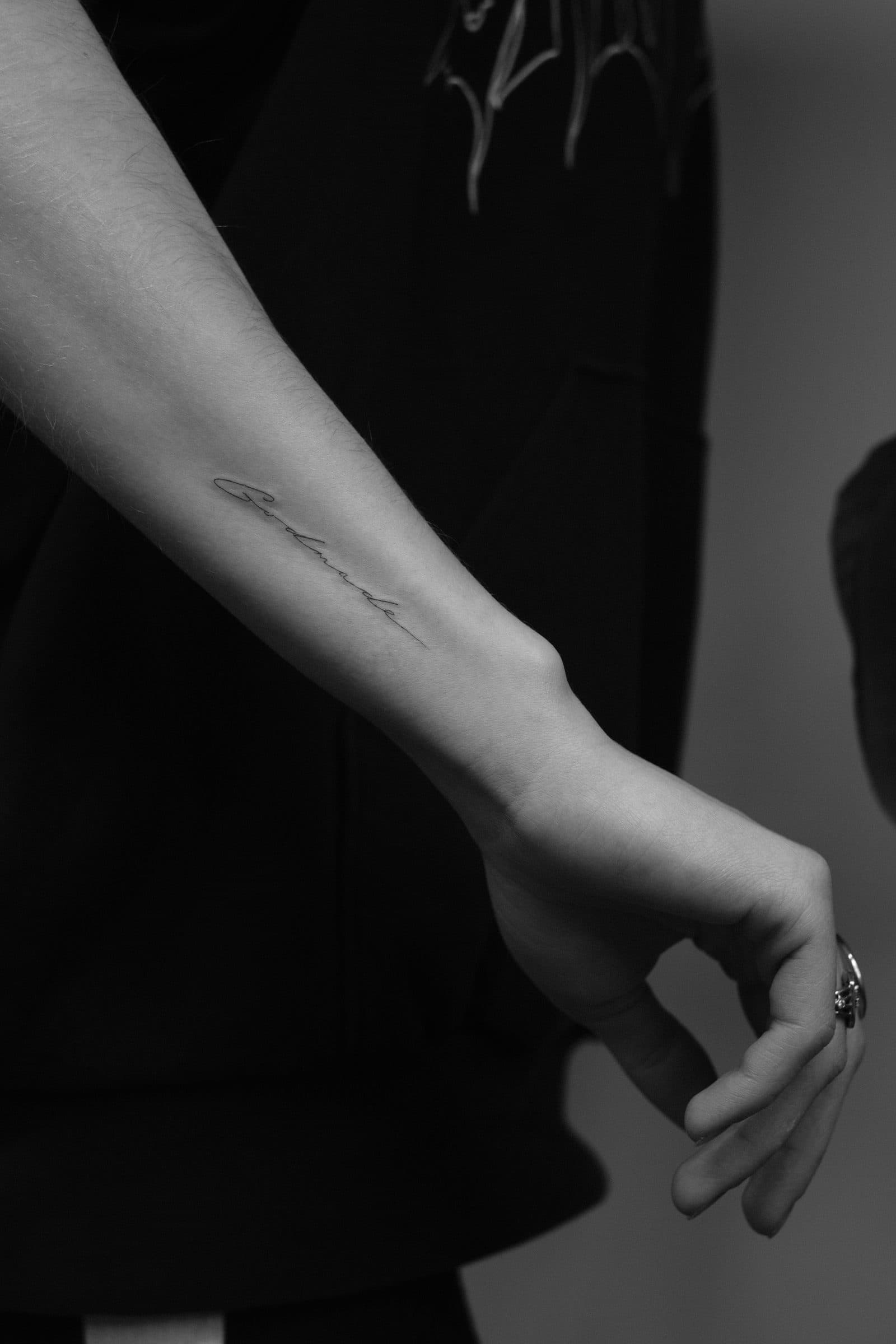 Fineline Tattoo – Schriftzug – SIJA.INK Zürich