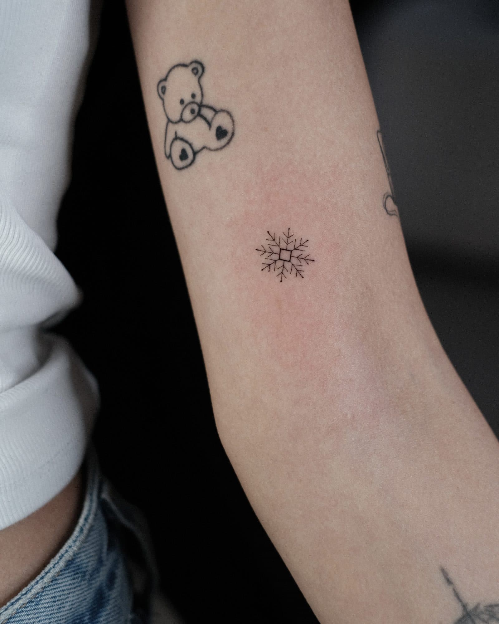 Fineline Tattoo – Schneeflocke – SIJA.INK Zürich