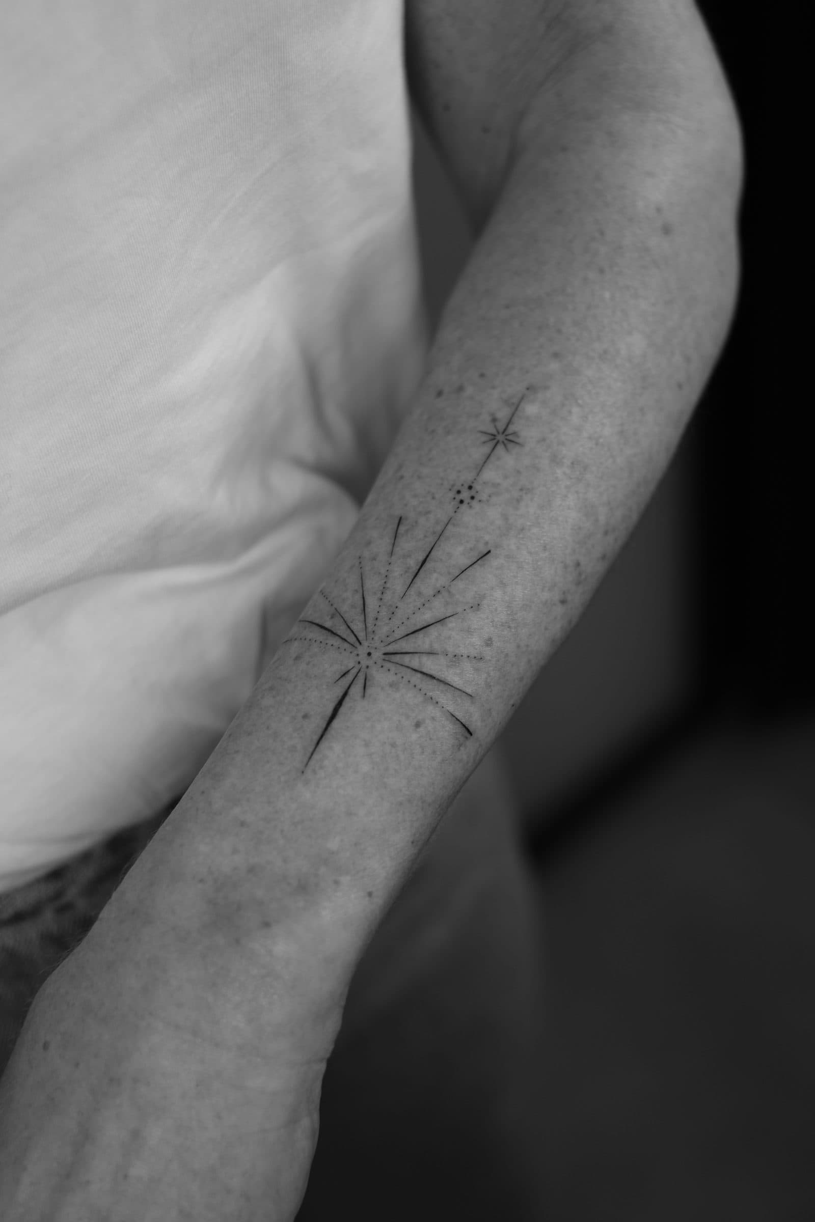 Fineline Tattoo – Strahlenstern – SIJA.INK Zürich