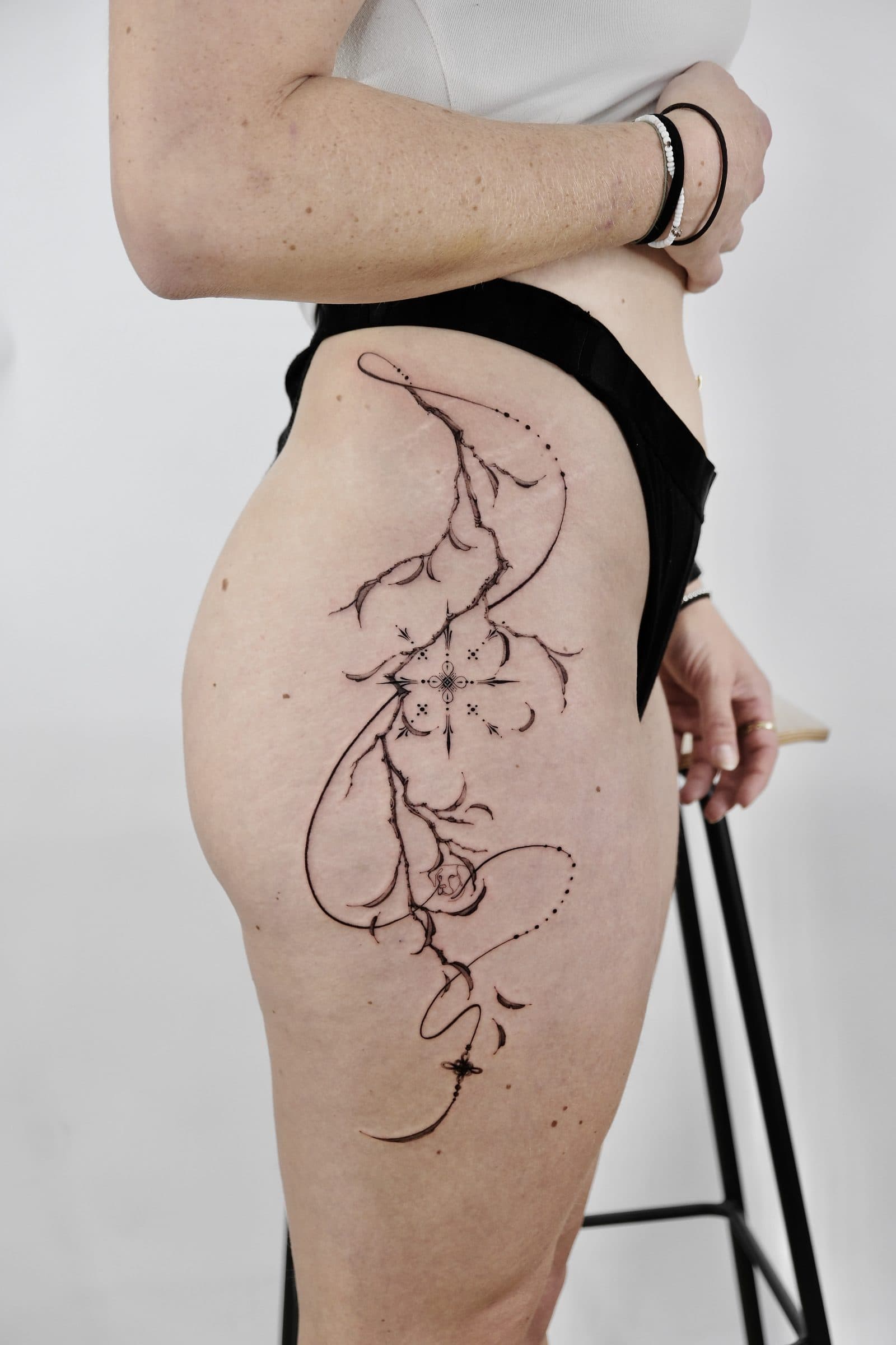 Botanisches Tattoo – Ast – SIJA.INK Zürich