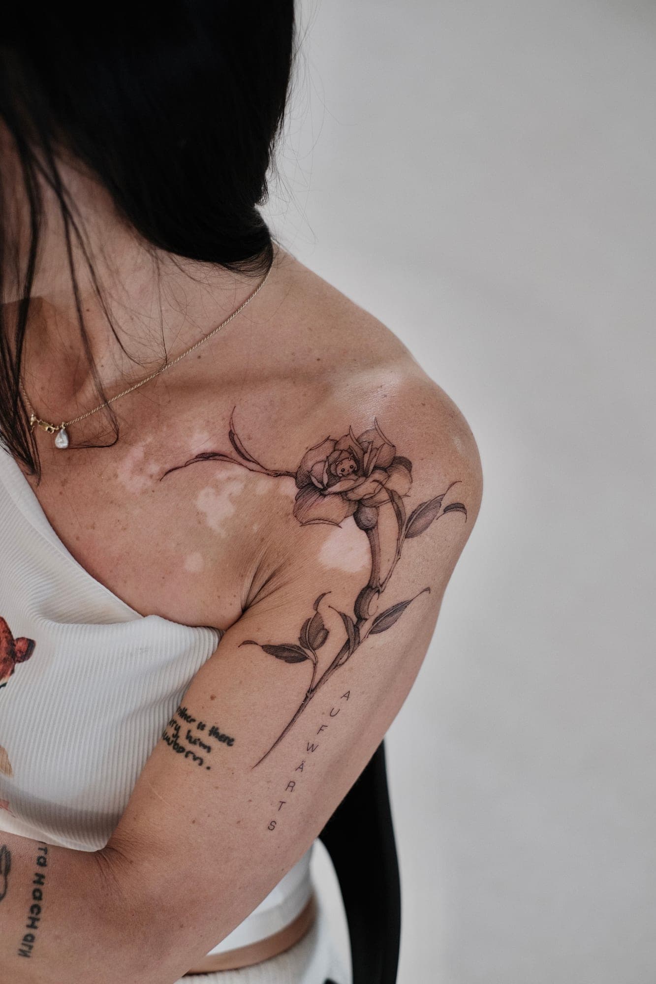 Botanisches Tattoo – Rose & Marienkäfer – SIJA.INK Zürich