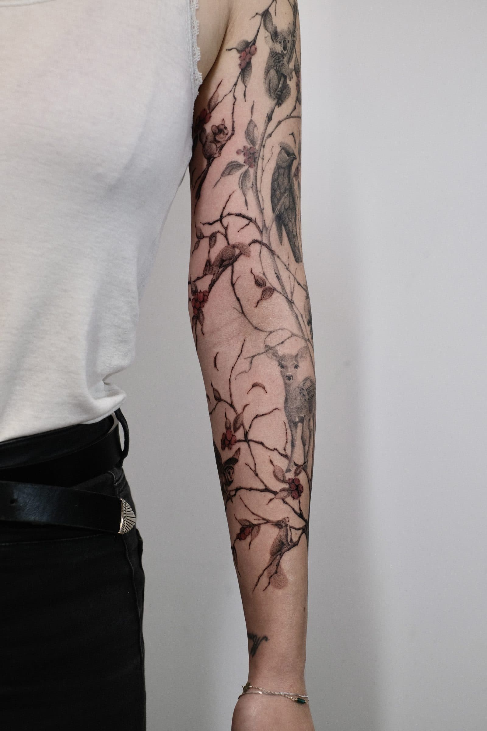 Botanisches Tattoo – Baumast Sleeve – SIJA.INK Zürich
