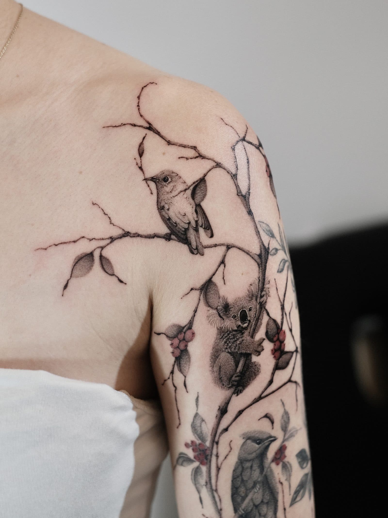 Botanisches Tattoo – Baumast Sleeve – SIJA.INK Zürich
