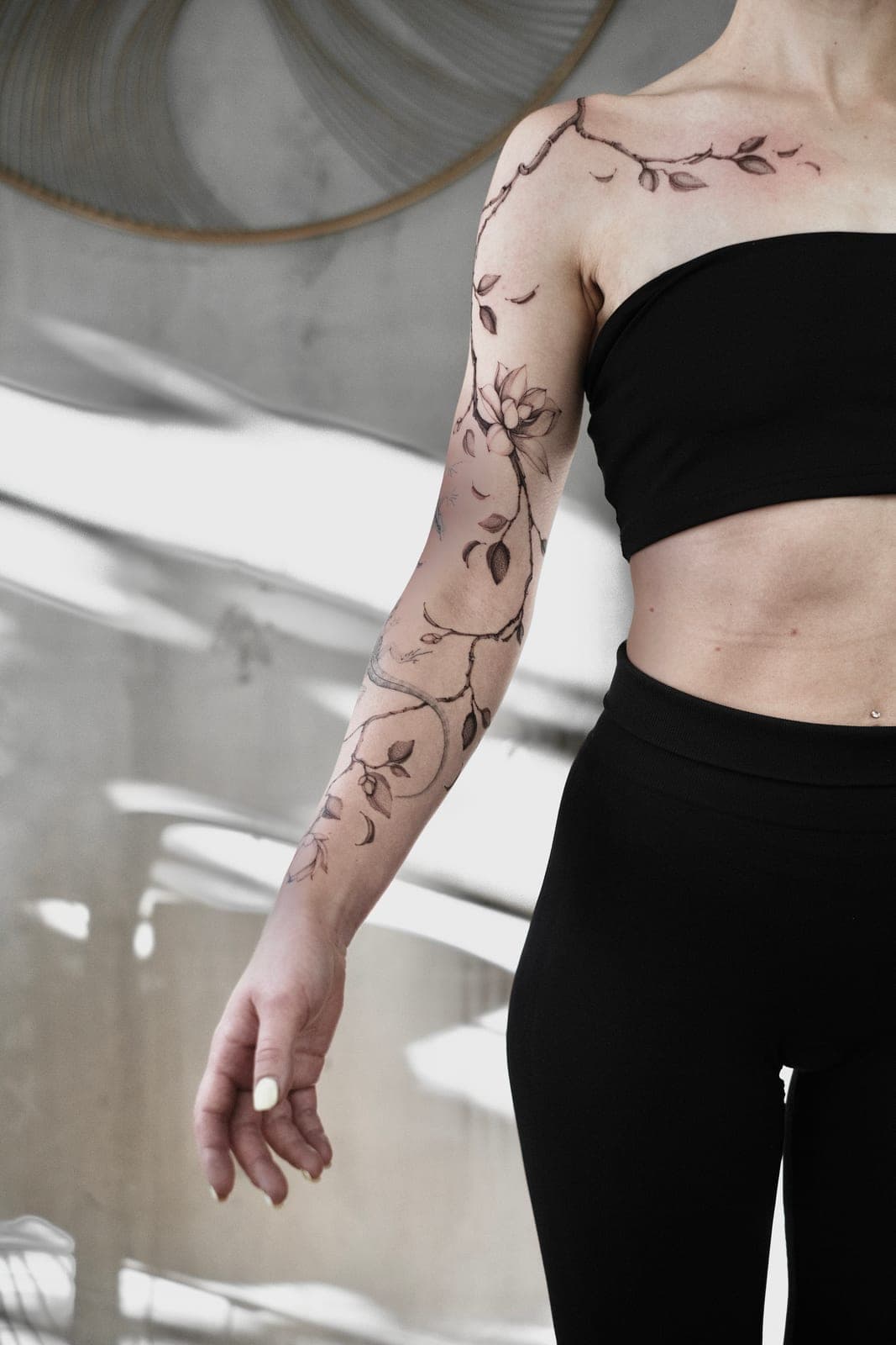 Fineline tattoo freshly done – Magnolia Sleeve – SIJA.INK Zürich