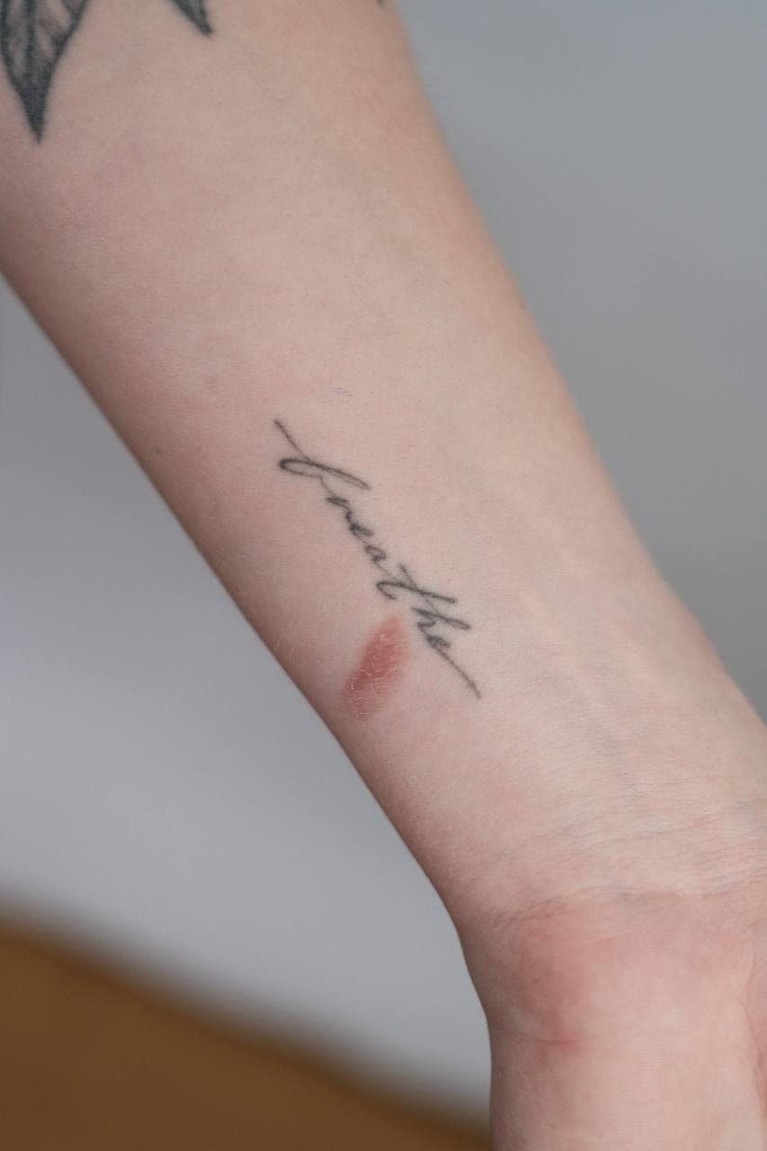 Fineline Tattoo verheilt – breathe – SIJA.INK Zürich