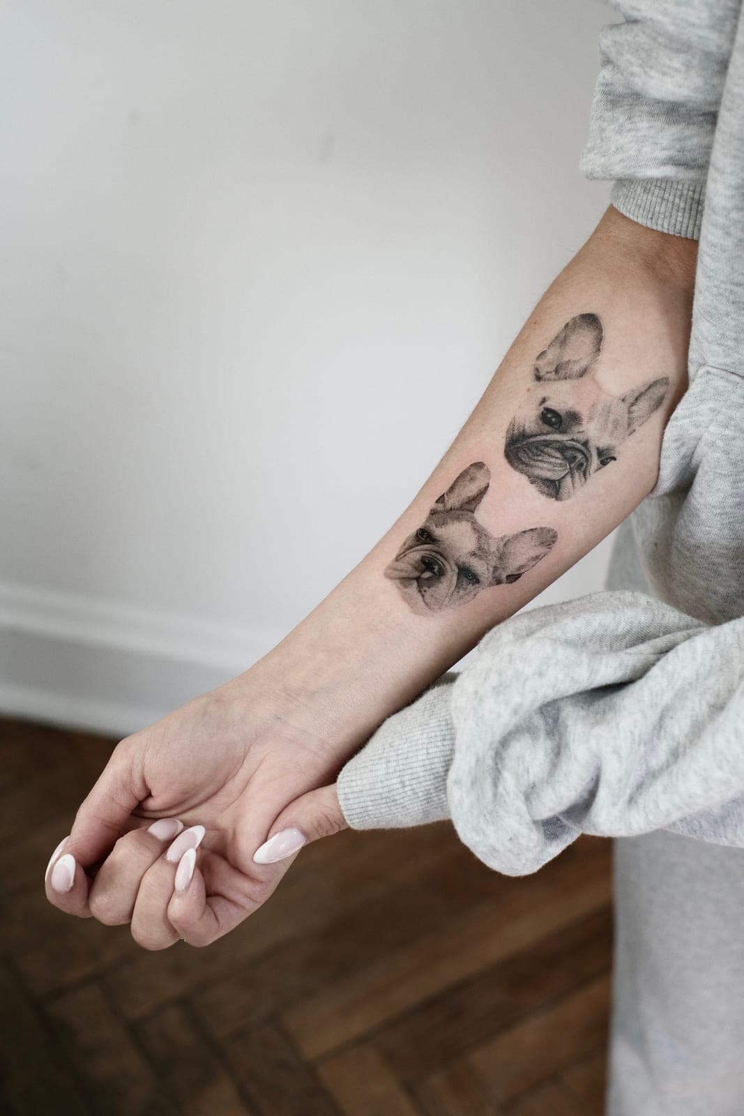 Fineline tattoo healed – Frenchie Portrait – SIJA.INK Zürich