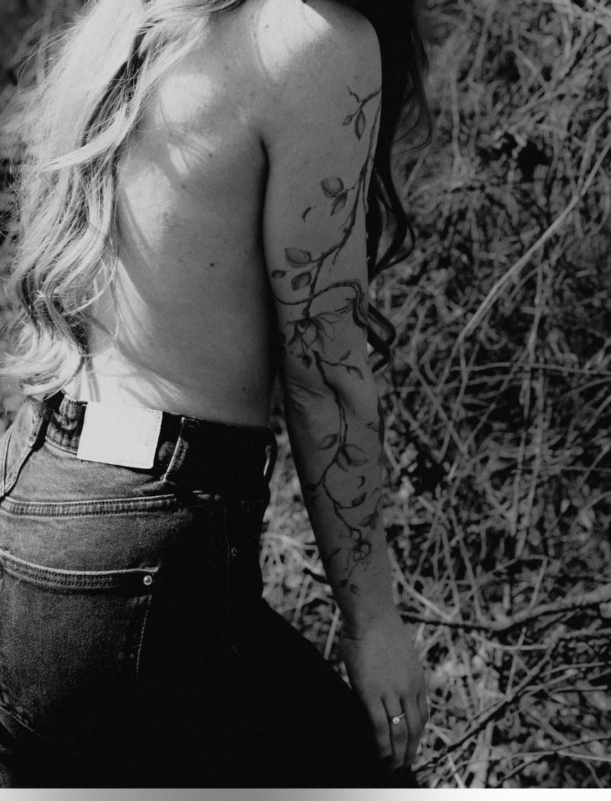 Fineline Tattoo verheilt – Magnolie Sleeve – SIJA.INK Zürich